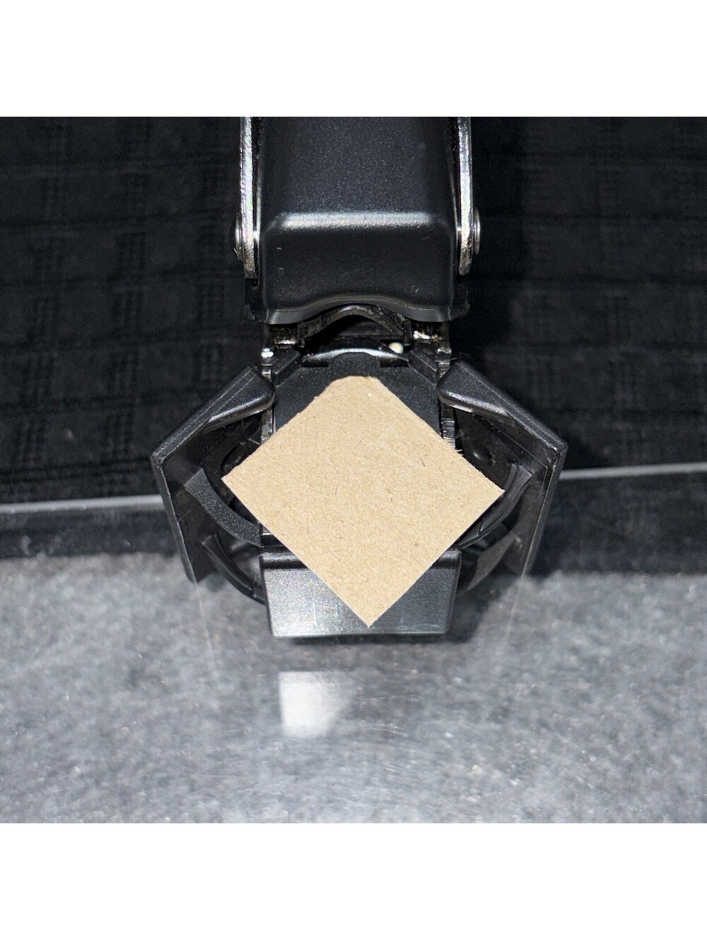 We R Memory Keepers Crop-A-Dile 1/4" & 1/2" Corner Chomper Punch -Corner Rounder - Picture 8 of 8